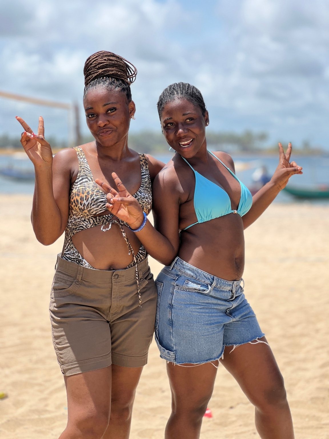 Friends on a VibeTrails beach trip